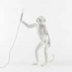 Seletti lampada scimmia in piedi resina di colore bianco