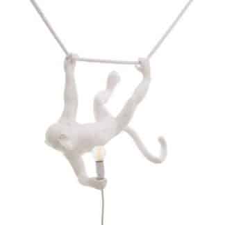 Seletti lampada scimmia appesa da mano e piede in resina di colore bianco