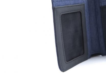 interno del portafoglio in verticale nava linea twin con 7 tasche per carte di credito ed rfid colore blu