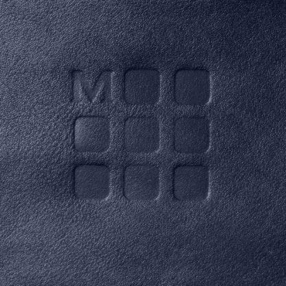 Moleskine Zaino Classic Blu Zaffiro particolare del logo