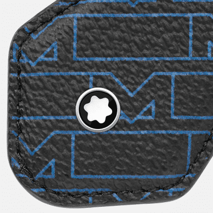 Montblanc portachiavi M gram con anello e gancio a moschettone in pelle nera con logo M di colore blu e finiture platino particolare del logo