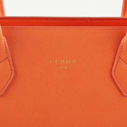 Fedon Emily Tote Bag orizzontale di colore arancio particolare del logo
