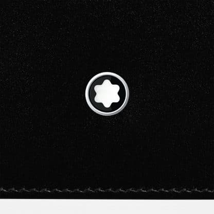 Montblanc Portafoglio Meisterstück 4 scomparti per carte di credito, con portamonete e due scomparti per banconote, realizzato in pelle bovina di provenienza europea ci colore nero, particolare del logo.