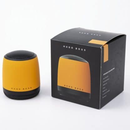 Hugo Boss Speaker Wireless con funzione viva voce di colore giallo vista confezione
