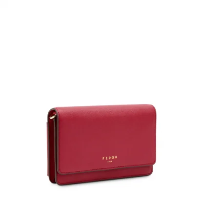 Fedon Erera Mini Bag in pelle Saffiano di colore ruby wine con tracolla regolabile tasca posteriore ed una tasca interna con zip vista trasversale